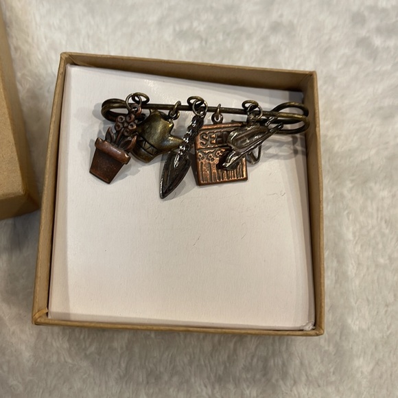 Vintage HANDCRAFTED Gardener Safety Pin Brooch Garden Tool Charms Mixd Metal - Picture 2 of 4